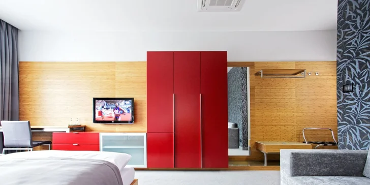 V pokoji najdete manželskou postel, satelitní TV, Wi-Fi i minibar.