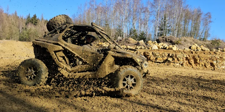 Buggy kombinuje extrémní výkon a brutální akceleraci, což z ní činní jedinečný stroj, který vám vystřelí adrenalin až do oblak.