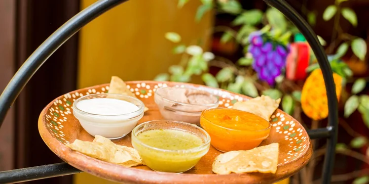 4 x Salsa - salsa roja, salsa verde, frijoles, crema