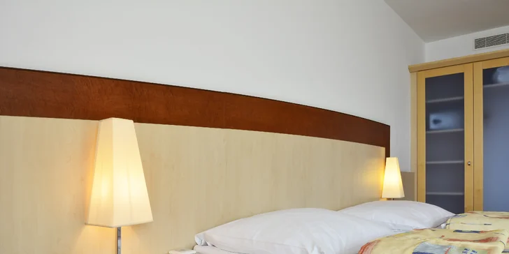 K dispozici je klimatizace, telefon, trezor i minibar. 