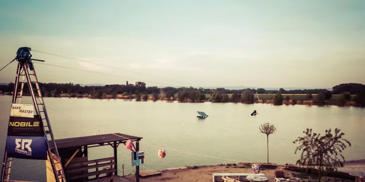 U vody se nacházejí příjemné pláže, kde bude prima trávit čas s přáteli.