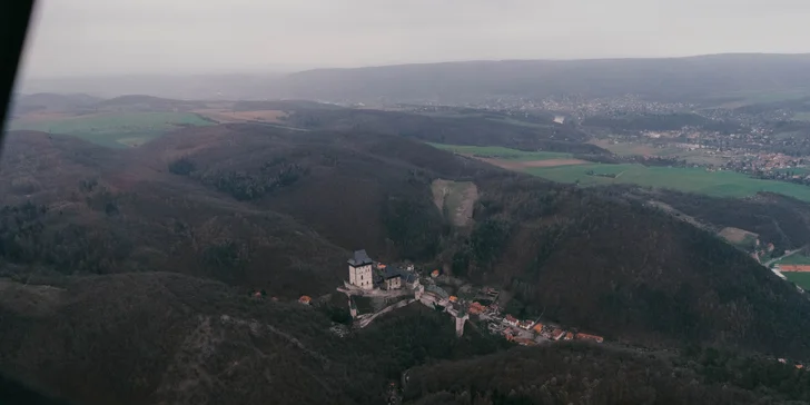 Letadlo je dvoumístné, tedy pro vás a instruktora. 