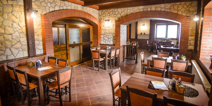V restauraci si každý den pochutnáte na bufetové snídani a večeři, případně i obědu formou výběru ze 2–3 jídel.