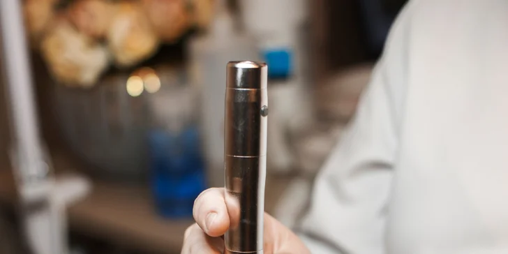 Mezoterapia s DNA z lososa v Beauty zone by Veroni využíva moderný dermapen na zapracovanie extraktu s obsahom lososieho DNA hlboko do pokožky. 