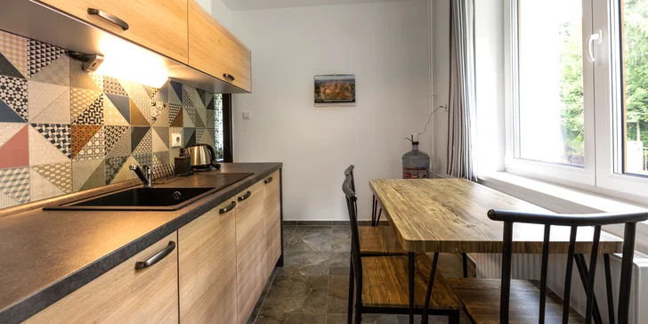 Apartmány majú plne vybavenú kuchynku.
