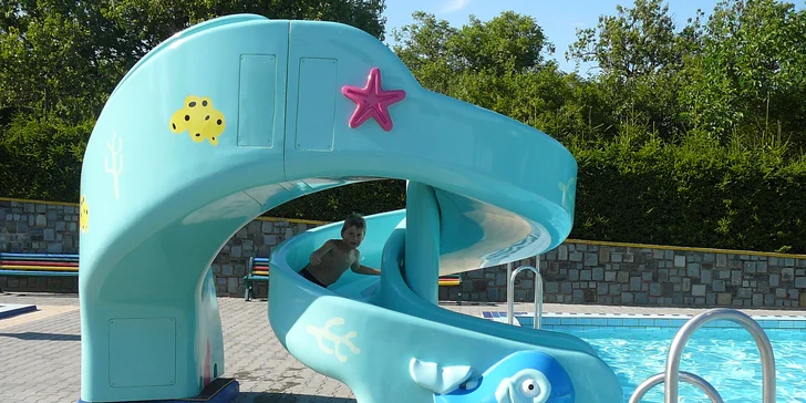 Nechybí ani kiosek s občerstvením, kde vám nabídnou nápoje, zmrzlinu, saláty a další dobroty. 


