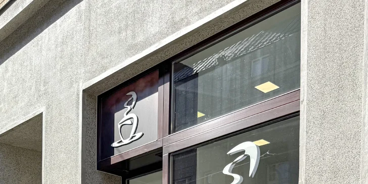 Kávu servírují výběrovou – Dallmayr, voňavou a vždy čerstvě připravenou. 
