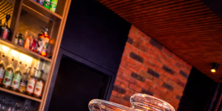 Doprajte si nezabudnuteľný večer s priateľmi v štýlovom prostredí pri dobrých drinkoch.