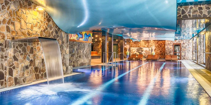 Počas pobytu si neobmedzene užijete prvotriedne wellness centrum s plaveckým bazénom a 6 druhmi sáun.