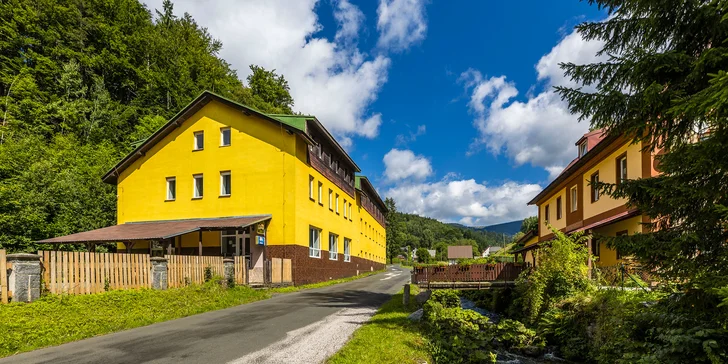 Dovolenka v Krkonošiach: hotel so stravou blízko lyžiarskeho areálu a turistických trás