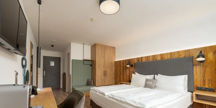 Ak prídete dvaja, ubytujete sa v izbe typu Superior s manželskou posteľou, pre rodiny je potom ideálny apartmán s oddelenou spálňou.