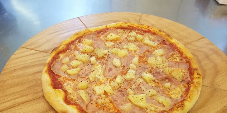 Pizzy vám ještě za tepla pošlou až domů.