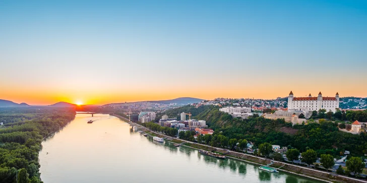 Vydajte sa na okružnú plavbu vyhliadkovou loďou z Bratislavy do Čunova.