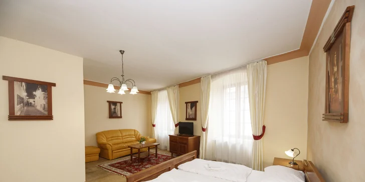 Ubytujete se ve dvou- či třílůžkovém pokoji nebo apartmánu pro 3 nebo 5 osob.