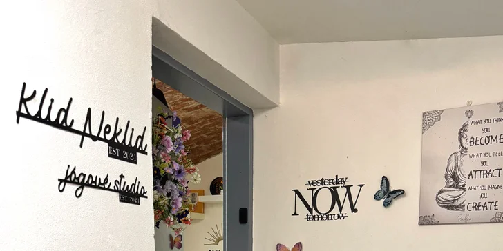 Studio se nachází cca 4 minuty chůze od zastávky Šumavská.