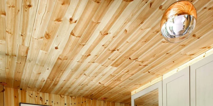 Pohádkový domek Superior Chalet disponuje vybavením jako 4* hotel, takže vám zde nebude nic chybět. 