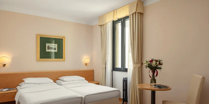 Uvnitř upoutá zejména italská keramická či dřevěná podlaha.
