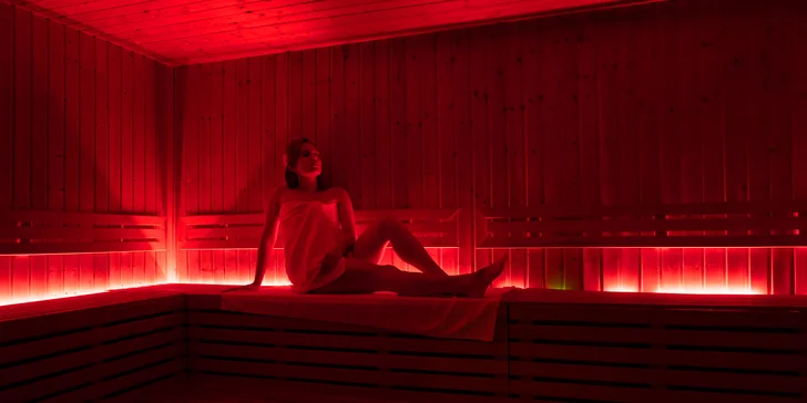 Tělo krásně uvolní finská sauna a protáhnete se i v bazénu. V balíčku je vstup do této veřejné zóny.