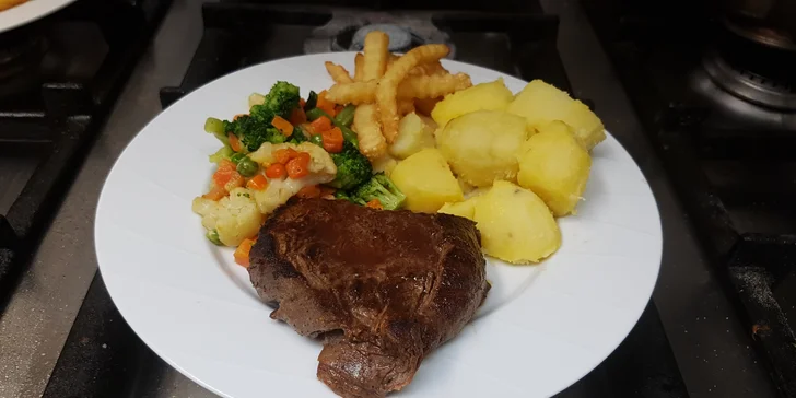 V penzióne sa nachádza aj reštaurácia, ktorá vám vždy pripraví skvelý gastronomický zážitok v príjemnom prostredí s milým a ochotným personálom.