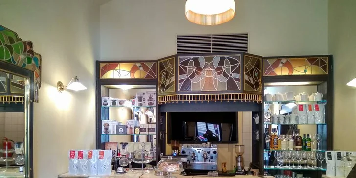 Celou dobu se vám bude věnovat profesionální barista.
