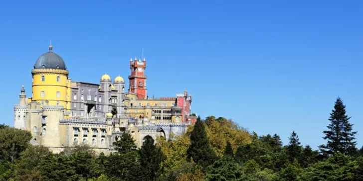 Výlety za krásnými paláci si můžete fakultativně připlatit.