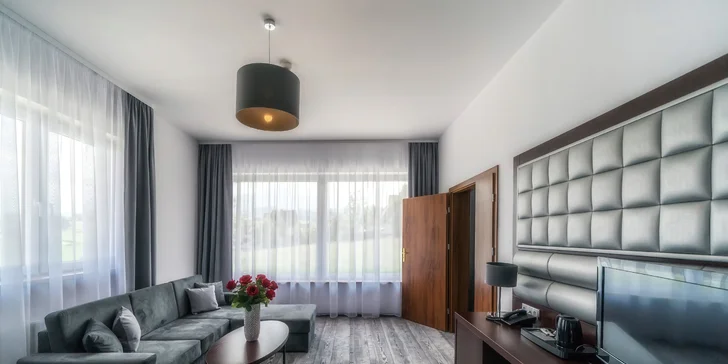 Součástí pokoje je i balkon, ze kterého budete mít parádní výhled na Tatry (apartmán za příplatek).