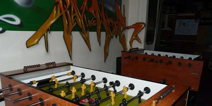 Zábavu můžete rozproudit i u fotbálku nebo písničkou z jukeboxu.