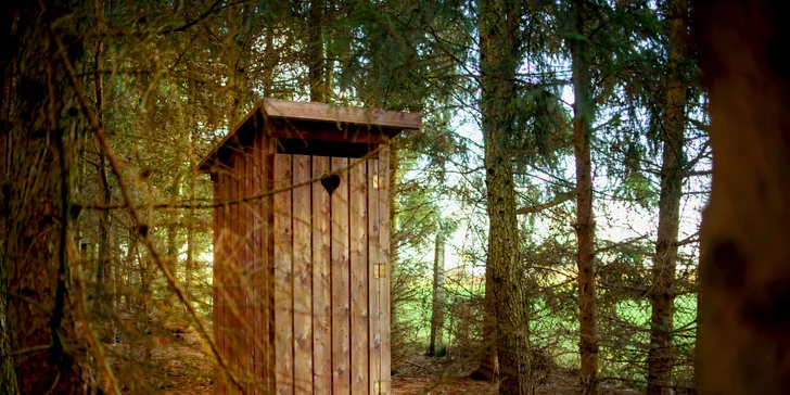 Áno, ani toaleta nechýba.