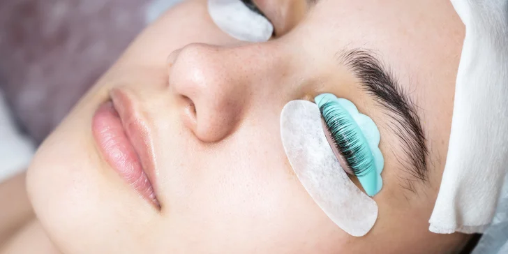 Krásná hned po probuzení: laminace obočí, lash lifting i kompletní balíček