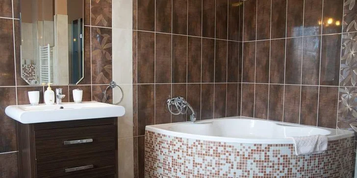 V apartmánech jsou koupelny s vanou, takto vypadá ta v apartmánu Clasic. 