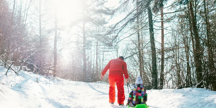 V zimě si užijete spoustu dobrodružství ve skiareálu Špindlerův Mlýn. Nebo vezměte boby a bavte se v okolí hotelu.