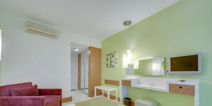 Skvělým bonusem je minibar, který personál denně doplňuje čerstvou vodou zdarma.