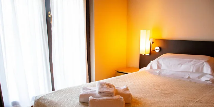 Pokoje Classic sice nemají balkon, ale o romantický výhled se postarají francouzská okna.