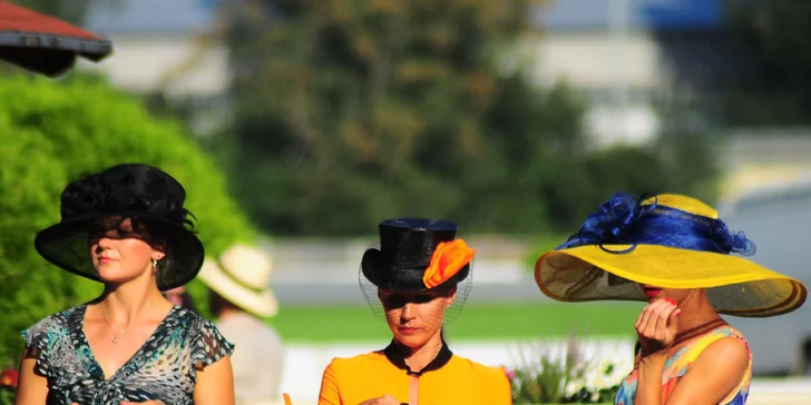 Do Derby klubu se vchází pouze ve vhodném dress code. 