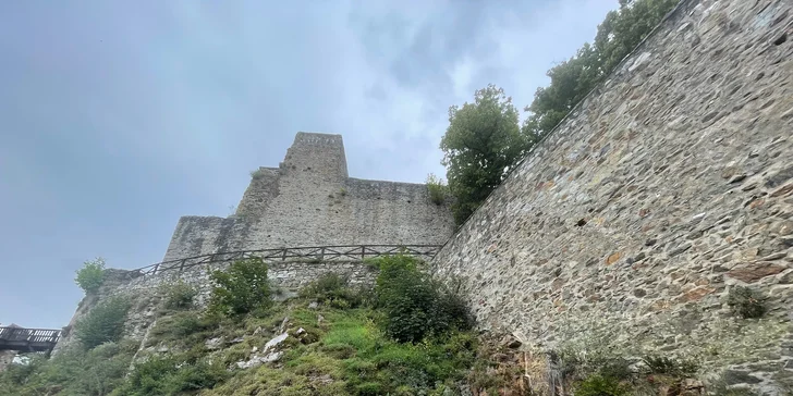 Naplánovat si můžete také výlety na zříceninu hradu Cornštejn nebo na Bítov. 