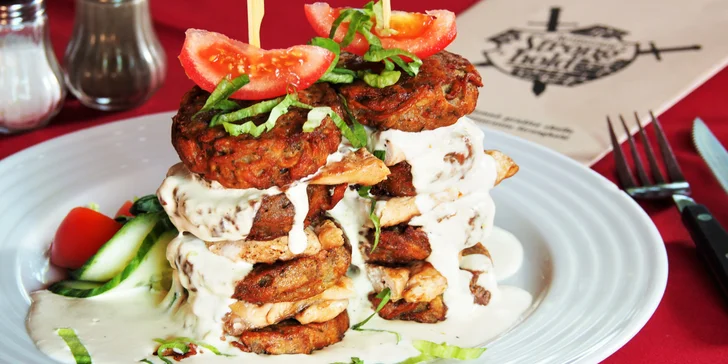 Jídlo můžete mít s kuřecím masem, ale i jako vegetariánskou verzi s tvarůžky.