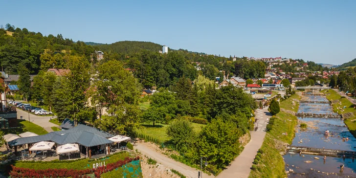 Hotel má príjemnú polohu - relaxovať budete za zvuku šumiaceho potoka.