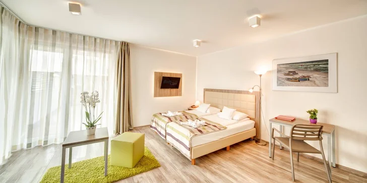Superior (38–40 m²) je moderní a pohodlný apartmán až pro 5 osob (manželská dvojpostel, rozkládací pohovka pro 2 a přistýlka).