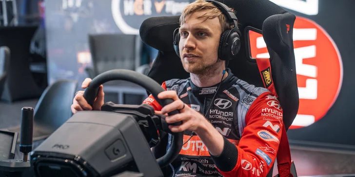 Zábava ve Vodafone PLAYzone Areně: závodní simulátor, virtuální realita i soukromá herní místnost pro 5 osob