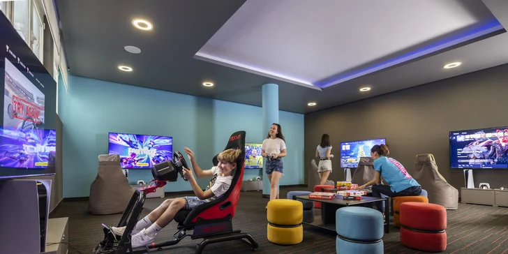 Nechýba ani Teen Club (od 14 do 17 rokov) s PlayStationom a stolným futbalom.