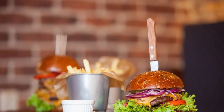 500g CLASSIC black angus hovädzí burger, 180g Hranolčeky, 30g Kečup