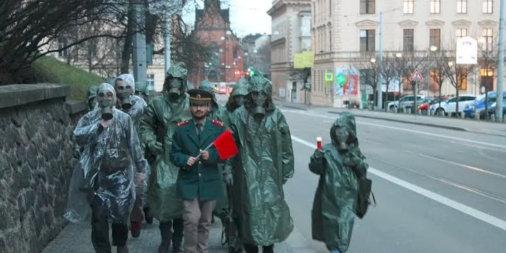 Vyzkoušíte si dobové uniformy.