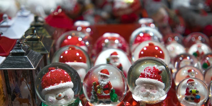 Vychutnajte si adventné trhy, kde môžete ochutnať domáce maškrty a zakúpiť si tradičné výrobky