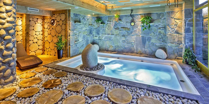 Relaxovat můžete v hotelovém wellness nebo na termálním koupališti Terma Bania.