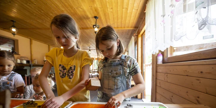 Děti do 2 let mají vstup zdarma, těm starším kupte voucher. Návštěva dílny Rodas je zaručeně bude bavit.
