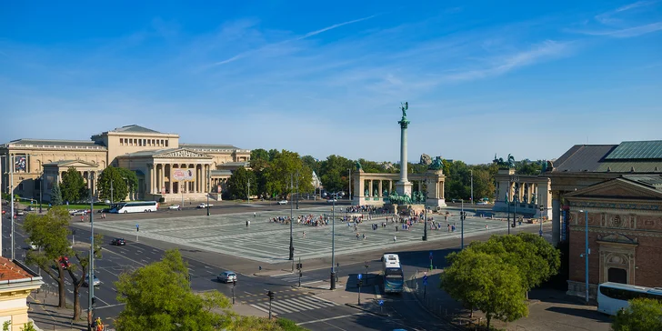Náměstí Hrdinů patří mezi památky světového dědictví UNESCO.