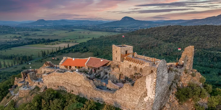 Z nedávno obnoveného hradu Szigliget budete mať nádherný výhľad na Balaton a oblasť Tapolca (cca 12 km).