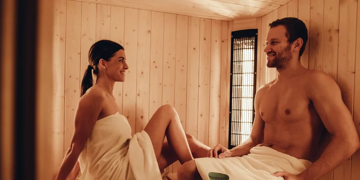 Každého z páru čeká půlhodinová relaxační masáž a půlhodinka ve finské nebo infrasauně. 