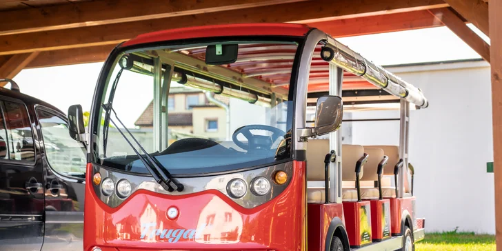 Kyvadlový bus vás doveze na pláž zdarma.