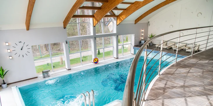 Vo wellness na vás čaká bazén, sauna, vírivka a aromatická jaskyňa.